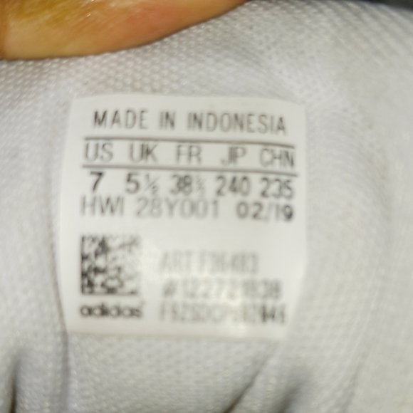 Black and White Adidas Superstars Size 7 - Picture 4 of 4